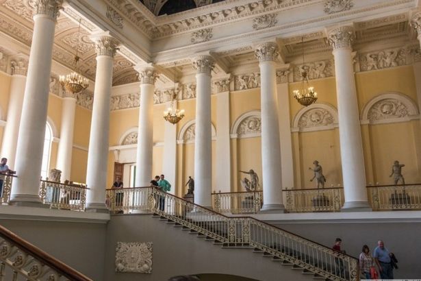 800 u043cu0438u043bu043bu0438u043eu043du043eu0432 u0440u0443u0431u043bu0435u0439 u043du0430 u0440u0435u043au043eu043du0441u0442u0440u0443u043au0446u0438u044e u041cu0438u0445u0430u0439u043bu043eu0432u0441u043au043eu0433u043e u0434u0432u043eu0440u0446u0430