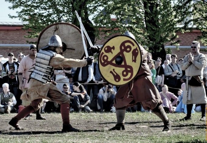 u041bu0435u0433u0435u043du0434u0430u0440u043du044bu0435 u0432u0438u043au0438u043du0433u0438 27 u043cu0430u044f u043eu0436u0438u0432u0443u0442 u0432 u041fu0435u0442u0440u043eu043fu0430u0432u043bu043eu0432u043au0435