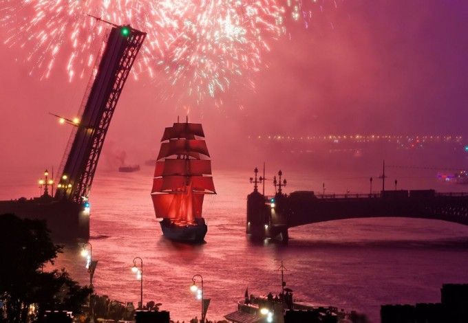 u0421u0438u043cu0432u043eu043bu043eu043c u043fu0440u0430u0437u0434u043du0438u043au0430 u00abu0410u043bu044bu0435 u043fu0430u0440u0443u0441u0430 2016u00bb  u0441u0442u0430u043du0435u0442  u043cu043eu0441u0442