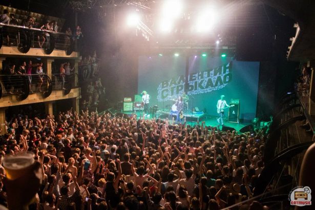 Группа Валентин Стрыкало даст большой праздничный концерт посвящённый Международному женскому дню 8 Марта в Петербургском клубе Aurora Concert Hall!