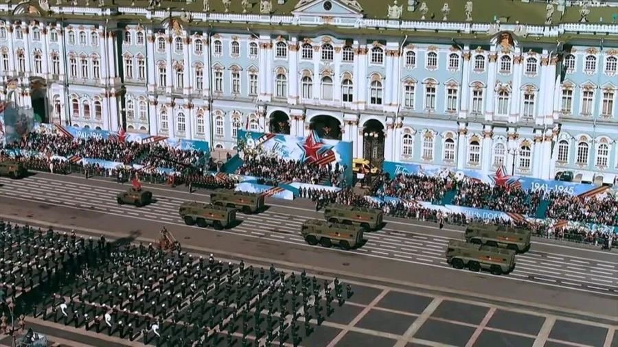 С 1 по 11 мая: Фестиваль ледоколов, мероприятия к 80-летию Победы и 230 тысяч тюльпанов 50 сортов на Елагином острове.