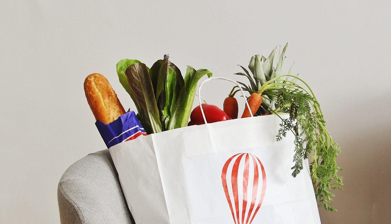 Заказать доставку продуктов из магазина выходит дешевле, чем сходить в магазин самостоятельно. В Петербурге работает сервис доставки продуктов и товаров из METRO. Нужно лишь зайти на сайт сервиса «СберМаркет», выбрать продукты и оплатить, после чего их доставят вам в течение двух часов или в другое удобное время.