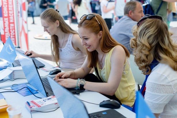 15&nbsp;июня&nbsp;в Петербурге состоится VIII Молодежный карьерный форум, где в формате HR-битв, лекций, деловых и развлекательных игр, мастер-классов подготовят студентов и выпускников к реальной встрече с работодателем. 2500 вакансий, практик и стажировок представят для молодых специалистов и будущих выпускников.