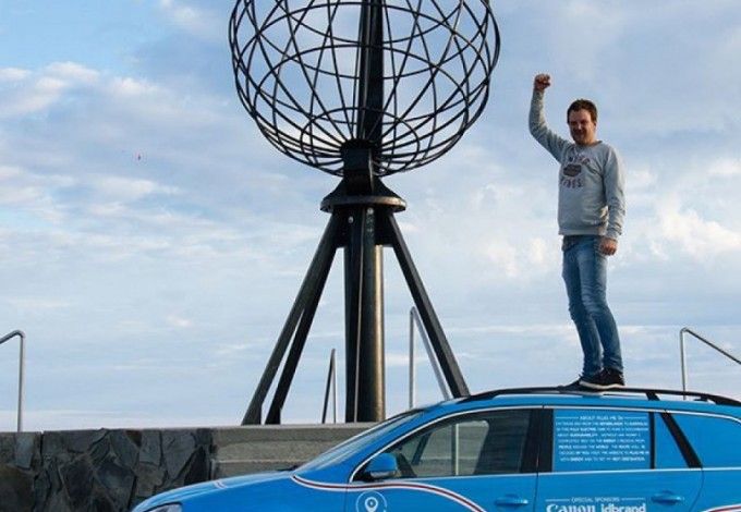 u0412u043eu043au0440u0443u0433 u0441u0432u0435u0442u0430 u043du0430 u044du043bu0435u043au0442u0440u043eu043cu043eu0431u0438u043bu0435