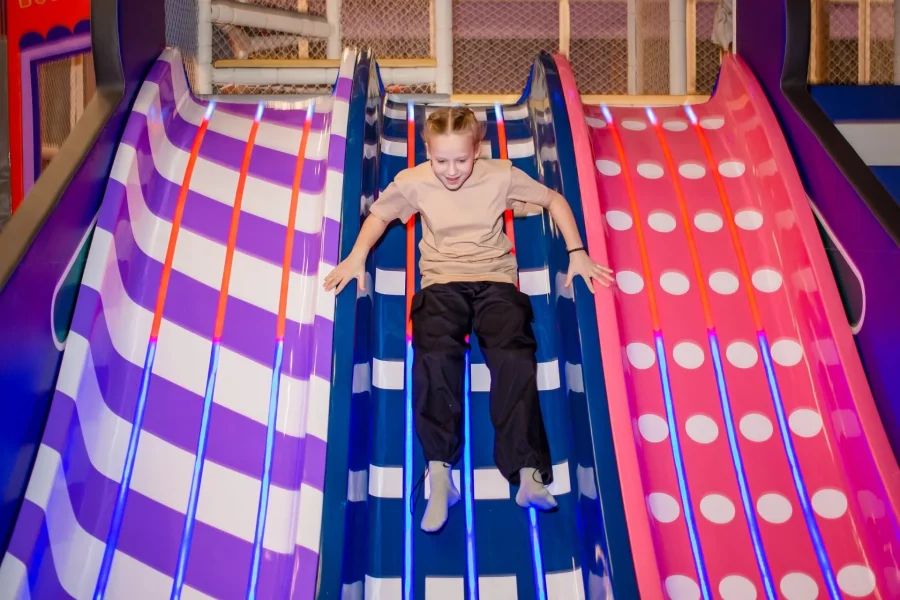 Яркие граффити, автомобиль Элвиса Пресли, гигантский макет Петербурга, столетний парфюм, специи и кофе со всего света, оригинальные вещицы для любовных утех — и это далеко не все интересности из этих необычных музеев. Большой список всех занимательных музеев и выставок Петербурга, которые понравятся как гостям, так и жителям города.