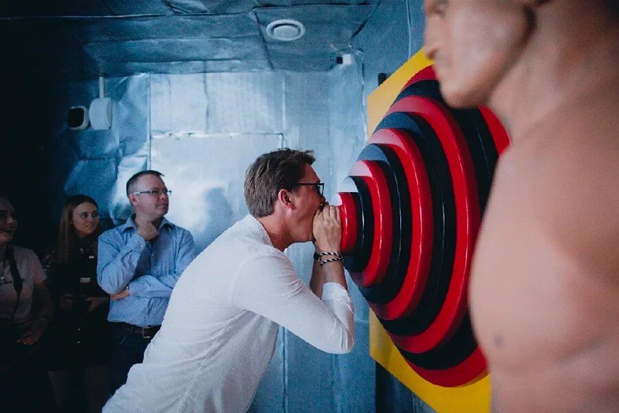 Чем себя развлечь, когда все достопримечательности Санкт-Петербурга осмотрены? Сходите на интерактивные выставки, где разрешено трогать экспонаты, нажимать на кнопки, и где взрослому будет нескучно провести время. В подборке вы найдете даже пикантные музеи с тематикой 18+.