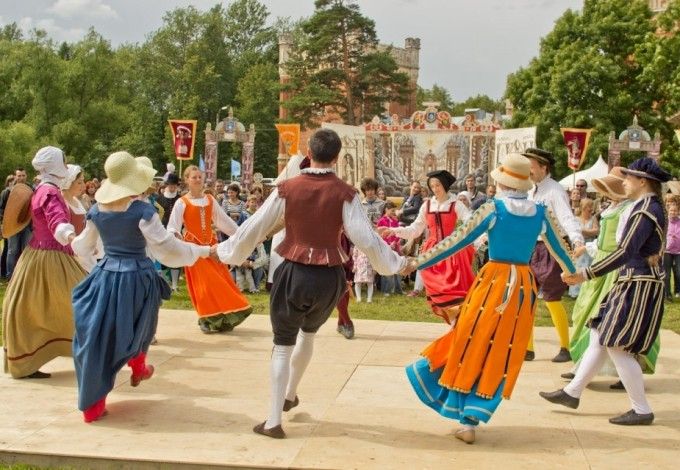 u041fu0430u0440u043a u0410u043bu0435u043au0441u0430u043du0434u0440u0438u044f u043du0430 u0434u0432u0430 u0434u043du044f u0432u0435u0440u043du0435u0442u0441u044f u0432 u0417u043eu043bu043eu0442u043eu0439 u0412u0435u043a