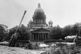С 23 по 27 января в театре Музыкальной комедии пройдет серия общедоступных концертов, приуроченных к годовщине со дня снятия блокады Ленинграда. Зрители услышат песни о войне и блокаде, а также фрагменты из оперетт, шедших на сцене театра в непростые блокадные годы.