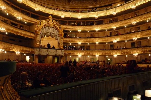 «Карта города», включающая в себя «Подорожник», стала не только единым проездным и скидочной картой, но также и электронным билетом в театр. Теперь с помощью «Подорожника» можно пройти на спектакли Петербурга, миновав очереди в театральную кассу.