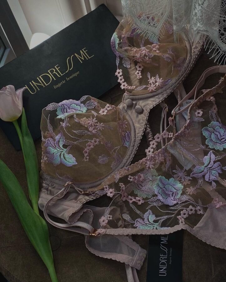 В городе на Неве в конце 2023 года открылся UndressMe – первый бутик сексуального белья для взрослых женщин. Здесь представлено более 130 эксклюзивных комплектов от известных брендов с размерным рядом от 70A до 95GG.