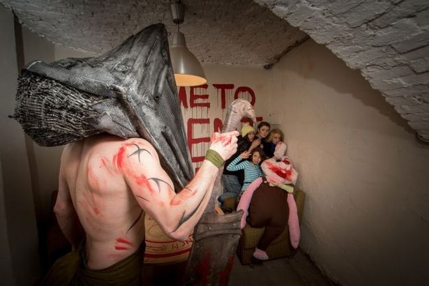 Сайлент Хилл... Это страшное место хранит в себе множество тайн и зла. Город-призрак, покрытый пеплом и звенящей тишиной. Найдутся ли смельчаки, которые положат конец кошмарам, происходящим в городе? Бросят себе вызов и помогут маленькой девочке Алессе совладать с демонами?&nbsp;