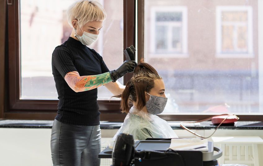 С 15 июня планируется также разрешить работу специализированным мебельным магазинам, библиотекам, мастерским по ремонту обуви, ключей.