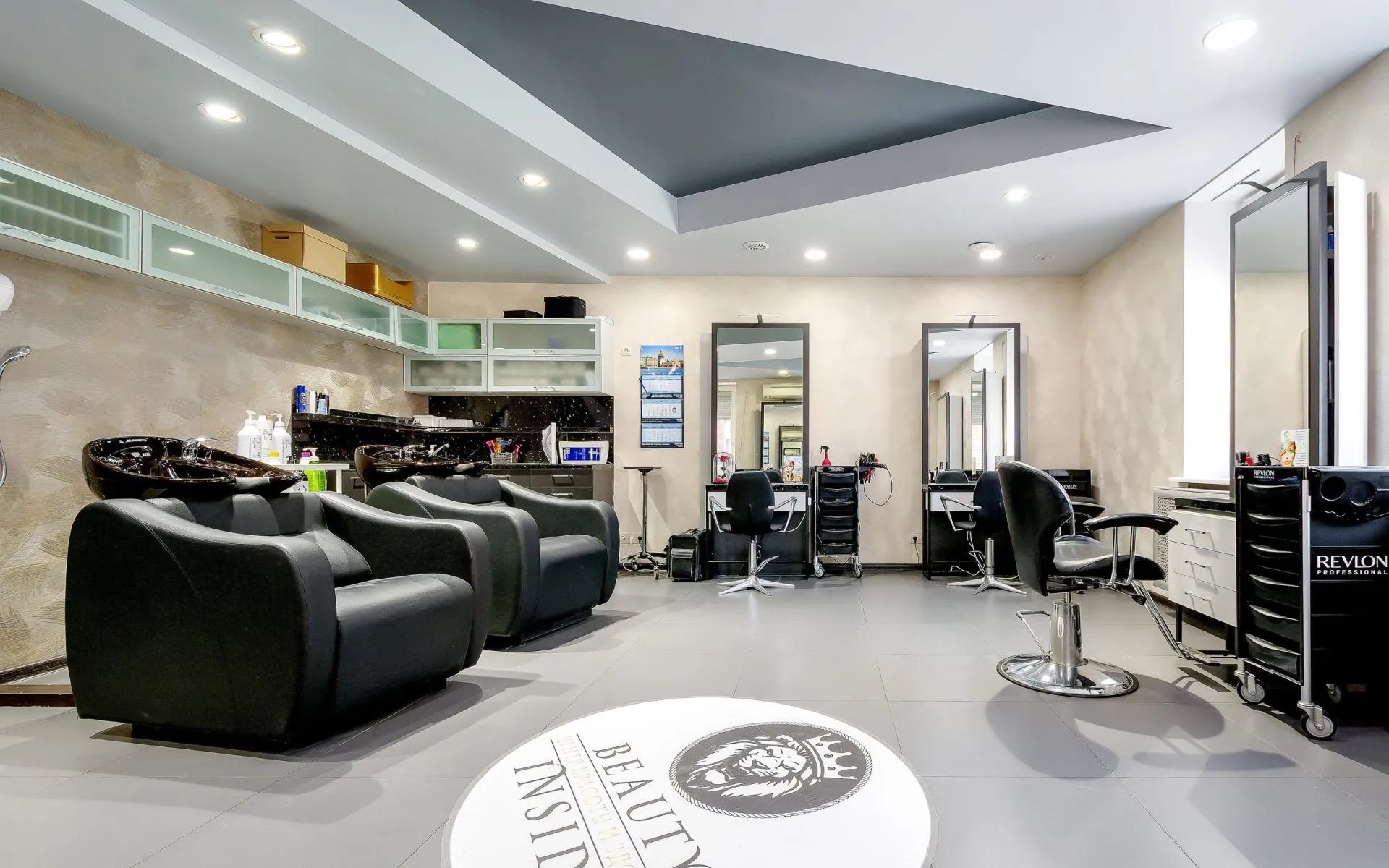 Парикмахерский зал центра Beauty Inside