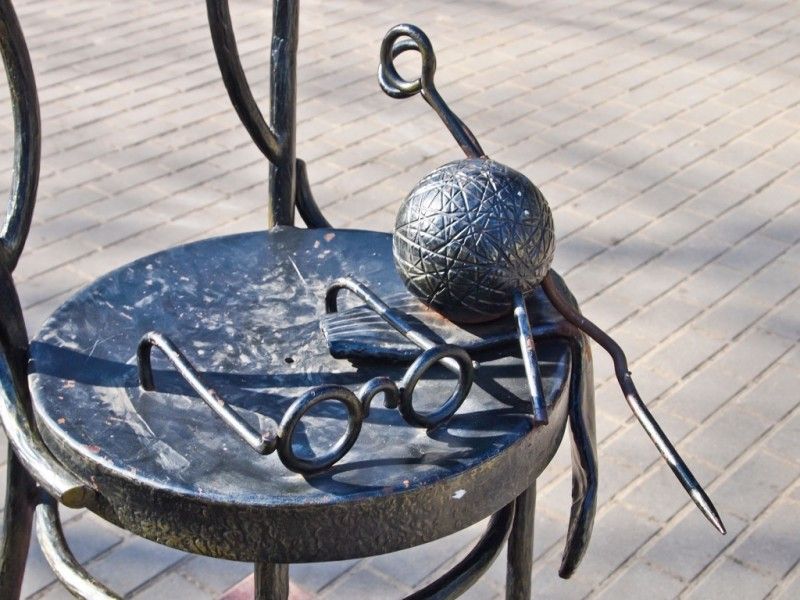 Памятник бабушке в Зеленогорске