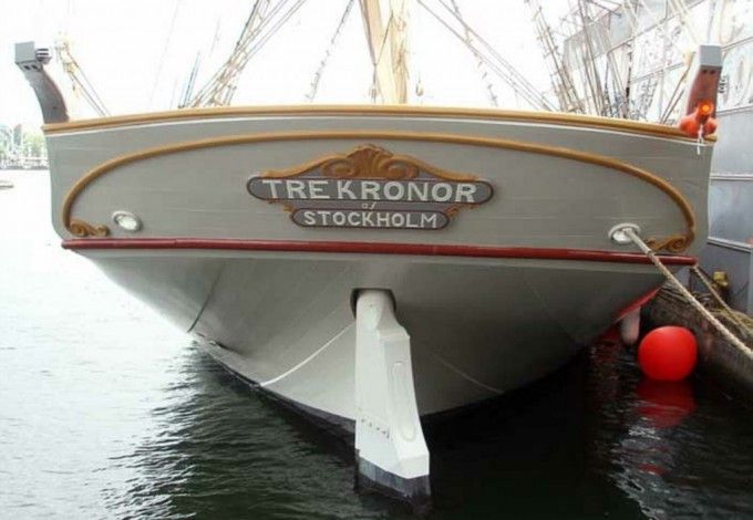 u0413u043bu0430u0432u043du044bu0439 u0441u0438u043cu0432u043eu043b u00abu0410u043bu044bu0445 u043fu0430u0440u0443u0441u043eu0432u00bb u043fu0440u0438u0431u044bu043b u0432 u0421u0430u043du043au0442-u041fu0435u0442u0435u0440u0431u0443u0440u0433