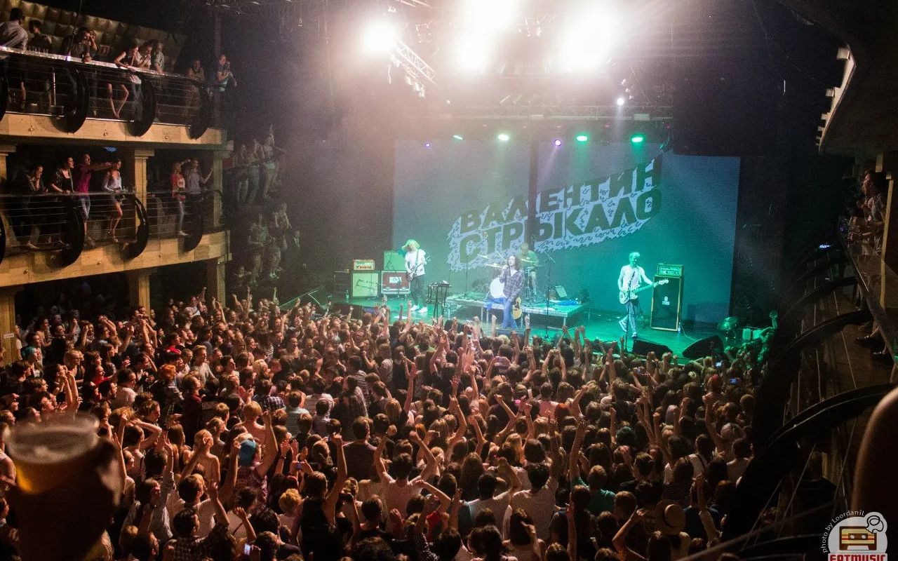 Группа Валентин Стрыкало даст большой праздничный концерт посвящённый Международному женскому дню 8 Марта в Петербургском клубе Aurora Concert Hall!