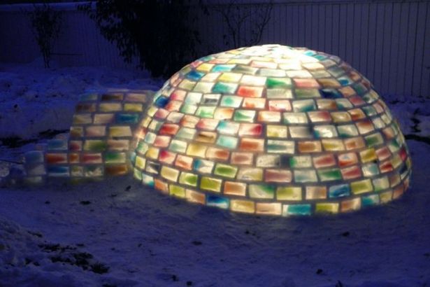 u041au0440u0430u0441u043eu0447u043du043eu0435 u043bu0435u0434u044fu043du043eu0435 u0438u0433u043bu0443 u0432u043eu0437u0432u0435u0434u0443u0442 u043fu0435u0442u0435u0440u0431u0443u0440u0436u0446u044b