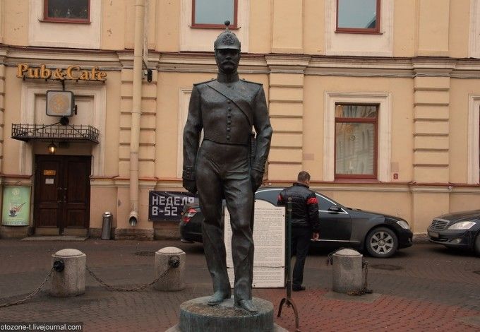 Памятник городовому