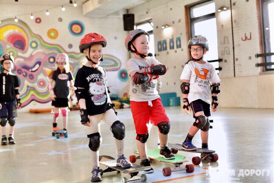 Вопрос о месте проведения торжества решён! Именинника и его гостей ждет веселый, шумный и активный праздник на новом роллердроме «Ногам дорогу». Спортивные игры с профессиональными аниматорами и инструкторами, насыщенная программа и море положительных эмоций. Такой День рождения станет незабываемым!