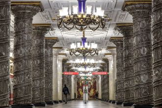 Путешествие вокруг станции метро «Автово» откроет множество удивительных и интересных мест, которые раньше были незаметны глазу: аристократические усадьбы, памятник блокадному трамваю и даже готический дом с приведениями.