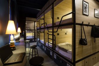 4U Capsule Hotel u2014 u0433u0434u0435 u043eu0441u0442u0430u043du043eu0432u0438u0442u044cu0441u044f u043du0435u0434u0430u043bu0435u043au043e u043eu0442 u041cu043eu0441u043au043eu0432u0441u043au043eu0433u043e u0432u043eu043au0437u0430u043bu0430