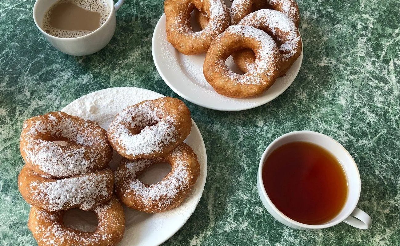 Сеть современных пышечных с ярким дизайном и необычными вкусами. Здесь классические пышки соседствуют с вариантами с маршмеллоу, соленой карамелью, малиновым конфитюром и фисташковым соусом. Все по демократичным ценам.