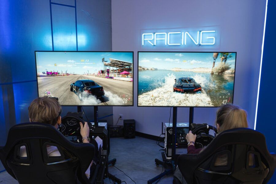 Парки аттракционов, интерактивные музеи, игровые центры, детские театры, кафе с анимацией, батутные парки и контактные зоопарки – куда сходить с ребенком в Петербурге? В подборке 114 мест для семейного отдыха.