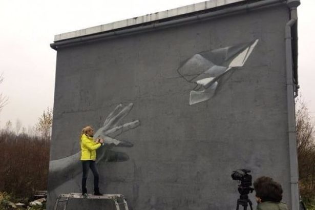 В годовщину трагедии уличные художники нарисовали трогательный рисунок в память жертвам катастрофы на борту А321.