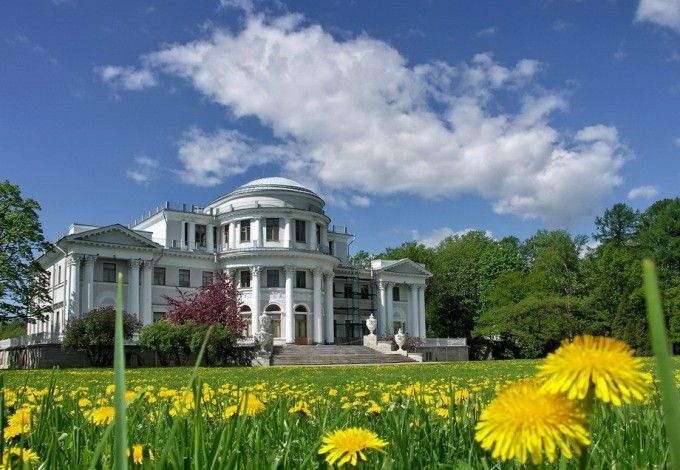 u0420u0435u0436u0438u043c u0440u0430u0431u043eu0442u044b u043cu0443u0437u0435u0435u0432 u041fu0435u0442u0435u0440u0431u0443u0440u0433u0430 u0432 u043cu0430u0439u0441u043au0438u0435 u043fu0440u0430u0437u0434u043du0438u043au0438