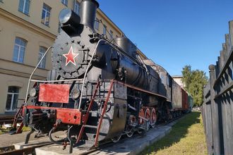 Прогуливаясь вокруг станции метро «Елизаровская» можно встретить удивительный сад ткачей, потаенную усадьбу, чугунных львов и настоящий паровоз прямо на улице – открываем для себя новые интересные места вокруг станции метро «Елизаровская».