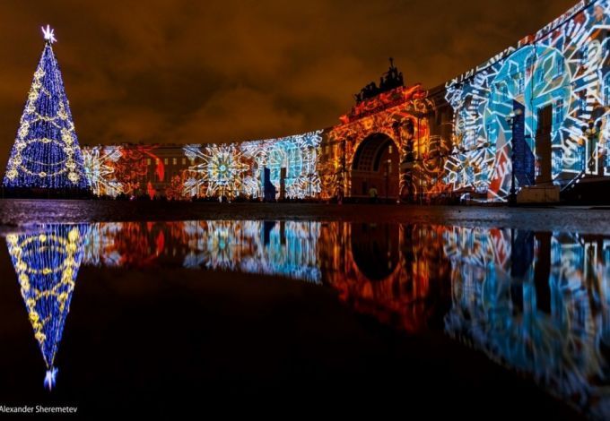 u041du0430 u0444u0430u0441u0430u0434u0430u0445 u0414u0432u043eu0440u0446u043eu0432u043eu0439 u043fu043eu043au0430u0436u0443u0442 u043du043eu0432u043eu0433u043eu0434u043du0435u0435 3D u0448u043eu0443