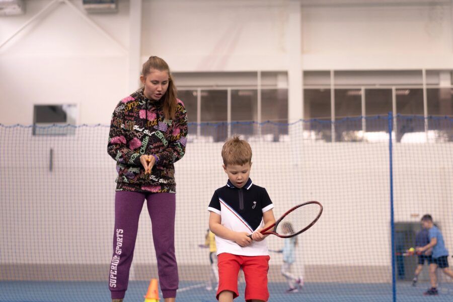 От создания фигурок из глины до изучения робототехники, от мастерства в живописи до секретов кулинарии – в городе на Неве дети могут погрузиться в увлекательный мир мастер-классов по самым разным направлениям, интересам и возрастам. Питер Online собрал 30 мастер-классов для детей в Санкт-Петербурге, которые не только помогут развить и раскрыть творческие способности, но и приобрести новые навыки, а главное – весело провести время и получить массу положительных эмоций.