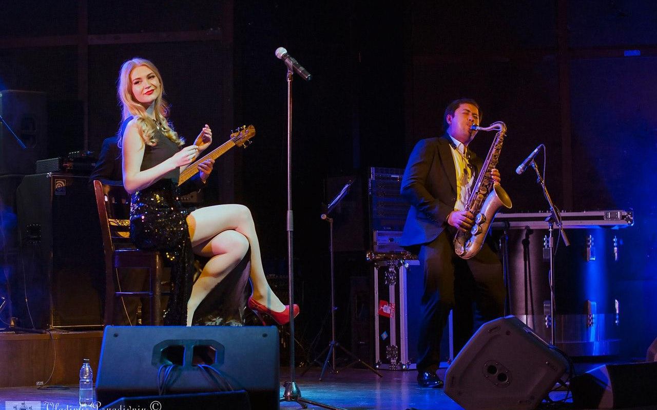 29 августа на крыше «HI-HAT» пройдет джазовая вечеринка в лучших традициях Чикаго 30-х годов, когда везде царил сухой закон, и только подвалы и крыши становились оплотом удовольствия и свободы. Организаторы «JAzzz Party на крыше» планируют возродить то&nbsp;безудержное веселье и те нескончаемые эмоции, которые испытывали гости закрытых вечеринок.