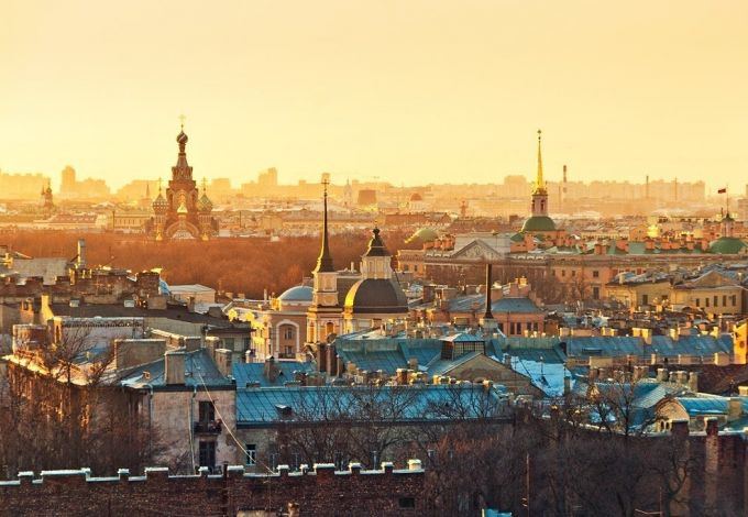 Каждый день приближает петербуржцев к теплым весенним дням. Жители Северной столицы уже ощущают тепло и меняют шубы и дубленки на легкие куртки. Радуют и синоптики. По их прогнозам температура продолжит набирать вес.