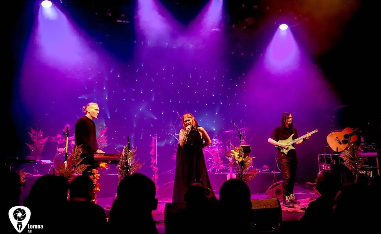 16 июня старинное здание Анненкирхе, где средь обожженных колонн витает атмосфера таинства, на один летний вечер превратится в сцену для выступления группы Iamthemorning.