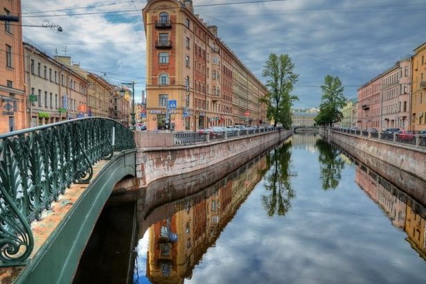 Дом-треугольник на канале Грибоедова