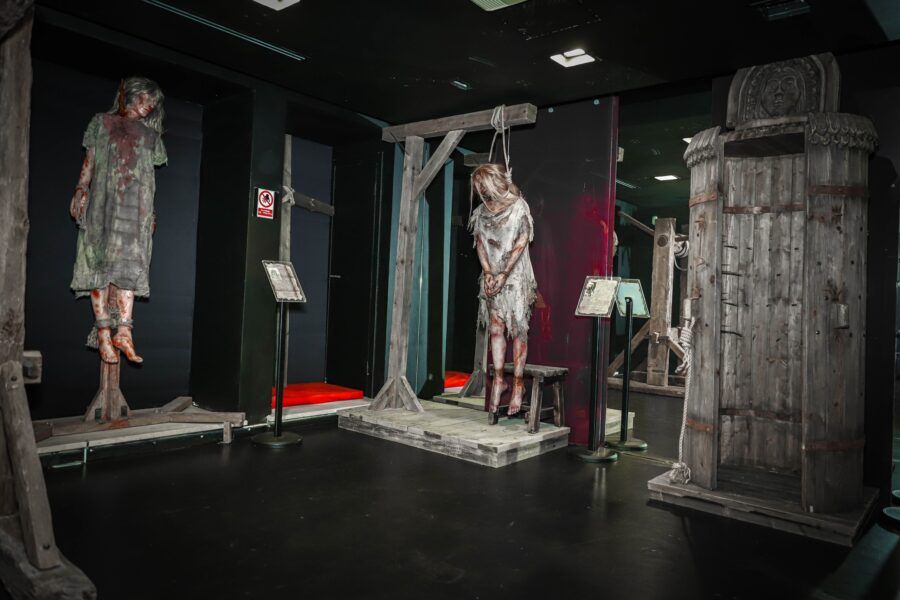 Чем себя развлечь, когда все достопримечательности Санкт-Петербурга осмотрены? Сходите на интерактивные выставки, где разрешено трогать экспонаты, нажимать на кнопки, и где взрослому будет нескучно провести время. В подборке вы найдете даже пикантные музеи с тематикой 18+.