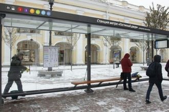 Остановка, оснащённая Wi-Fi и восемью USB-портами для подзарядки мобильных телефонов или планшетов, появилась на Невском проспекте. Помимо беспроводного интернета, остановка была оснащена видеонаблюдением и электронным таблом, с помощью которого петербуржцы и гости города смогут узнать время прибытия нужного им транспорта.