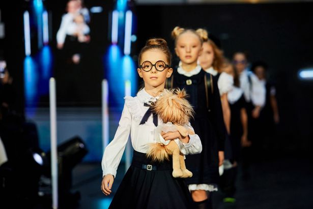 Где девочек и мальчиков учат правилам этикета, дефиле, фотопозированию, актерскому мастерству и прививают хороший вкус? Питер Online отобрал 12 лучших модельных школ, у которых десятки положительных отзывов от родителей и детей.