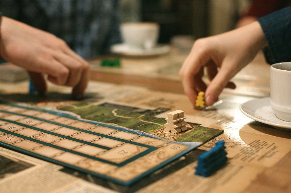 Поиграть в «Манчкин», «Уно», «Каркассон», «Диксит» и другие увлекательные настольные игры можно в этих кафе и плэй-лофтах Петербурга: