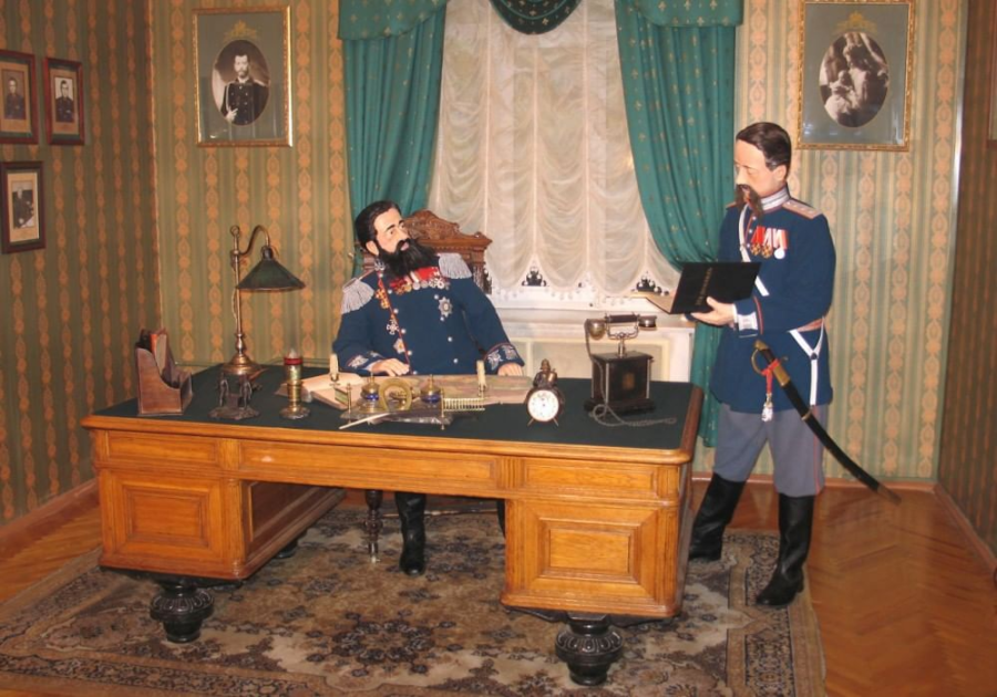 Познакомиться с легендами петербургской подземки, увидеть кирпич с развалин храма Аполлона Дельфийского, приобщиться к современным технологиям, посмотреть на зубров и покормить страусов, а также много другое. Питер Online собрал всю информацию, когда в музеи Петербурга можно ходить бесплатно: