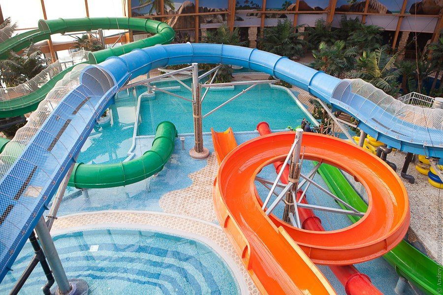 Когда хочется лета посреди зимы — на помощь придут аквапарки.Питер Online составили подборку мест, где вы сможете искупаться, прокатиться с водной горки и погреться в разнообразных саунах.