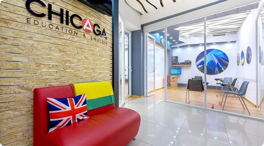 Урок английского в школе CHICAGA СПб