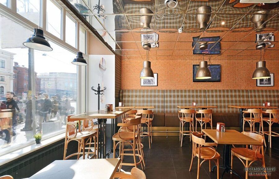В утренней спешке не всегда есть время и желание готовить завтрак дома. К счастью, Петербург располагает большим количеством мест, где можно вкусно и недорого позавтракать. Подборка заведений с эконом-завтраками от Питер Online: