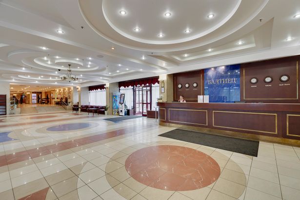 В хорошую летнюю погоду особенно приятно отдыхать на берегу Финского залива в зоне с хорошим воздухом и приятными соседями. И такие места есть в курортном районе Санкт-Петербурга: пансионаты «Балтиец» и «Буревестник». Правда теперь их называют и отелями и гостиницами, но суть от этого не меняется. В советское время эти места были лакомым кусочком не только для петербуржцев, но и жителей всей России.