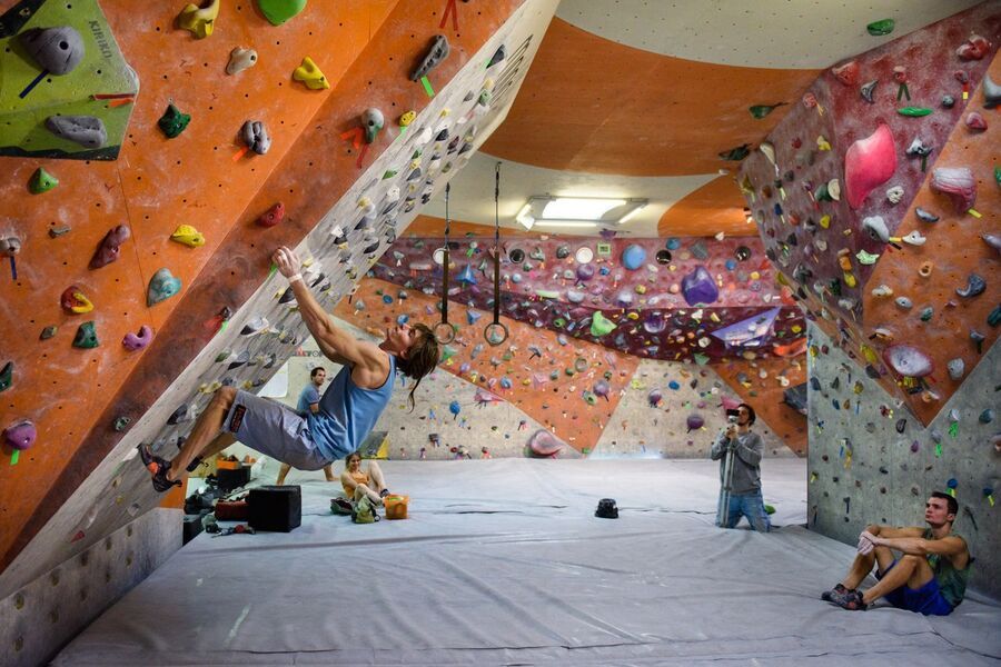 Скалодром «Трамонтана» - активный праздник со скалолазанием