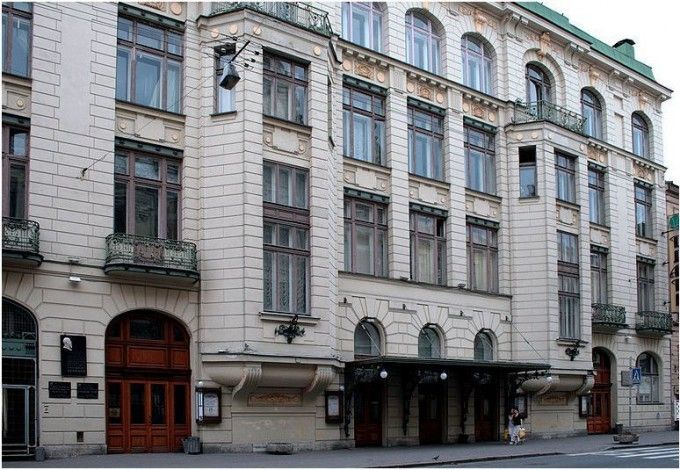 u0422u0435u0430u0442u0440 u00abu0417u0430u0437u0435u0440u043au0430u043bu044cu0435u00bb u043eu0442u043au0440u044bu0432u0430u0435u0442 u043cu0443u0437u044bu043au0430u043bu044cu043du044bu0439 u0440u0435u0442u0440u043e - u0434u0432u043eu0440u0438u043a