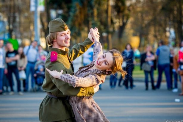 u0422u0430u0432u0440u0438u0447u0435u0441u043au0438u0439 u0441u0430u0434 u043fu0440u0435u0432u0440u0430u0442u0438u0442u0441u044f u0432 u0442u0430u043du0446u0435u0432u0430u043bu044cu043du0443u044e u0440u0435u0442u0440u043eu043fu043bu043eu0449u0430u0434u043au0443