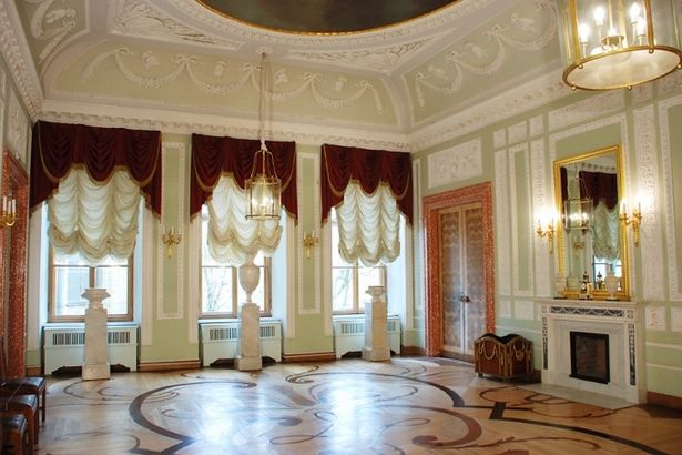 u0417u0430u0433u043eu0440u043eu0434u043du0430u044f u0436u0438u0437u043du044c u0446u0430u0440u0435u0439 u043du0430 u0432u044bu0441u0442u0430u0432u043au0435 u0432 u0413u0430u0442u0447u0438u043du0435