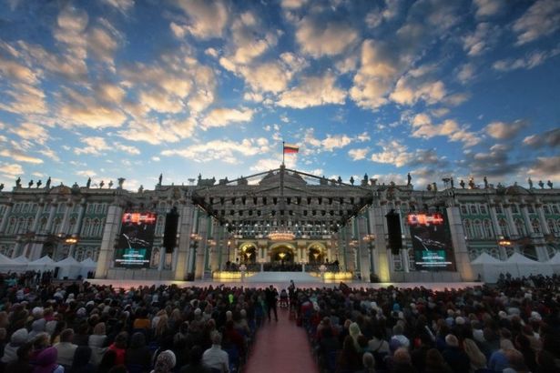 u0424u0435u0441u0442u0438u0432u0430u043bu044c u00abu041fu0435u0442u0435u0440u0431u0443u0440u0433u0441u043au0438u0435 u043au0430u043du0438u043au0443u043bu044bu00bb u043fu0440u043eu0434u043bu0438u0442u0441u044f u0432 u0438u044eu043du0435 u0447u0435u0442u044bu0440u0435 u0434u043du044f